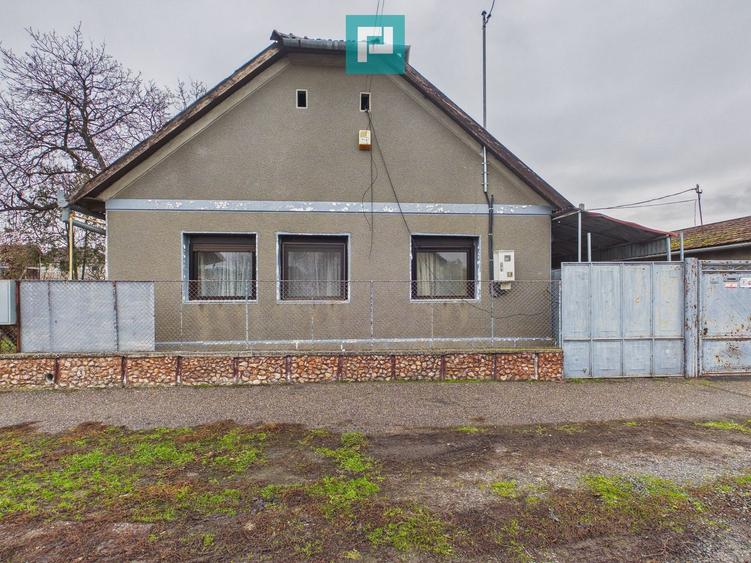 Casă cu 755 mp teren, zonă centrală Curtici