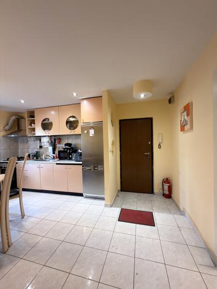 Apartament 3 camere, decomandat, 72mp utili, etaj 2, zona Sagului
