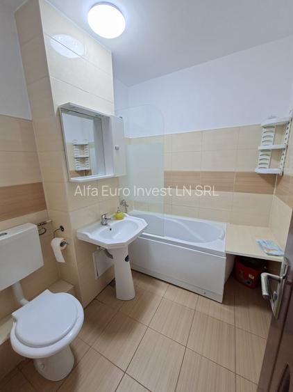 Inchiriez apartament 4 camere et intermediar cu parcare