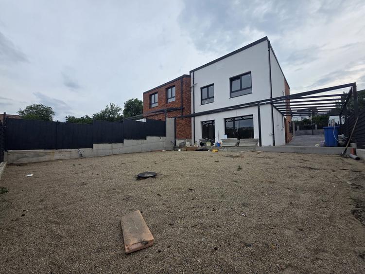 Duplex NZEB Dezmir, 180 mp + Subsol 50 mp, 300 mp teren, Panouri solare