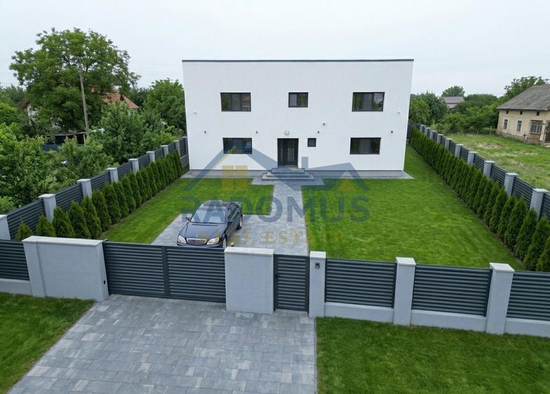 Vila Tătărani - 280 mp utili - 500 mp Teren - 8 Camere + 4 Băi