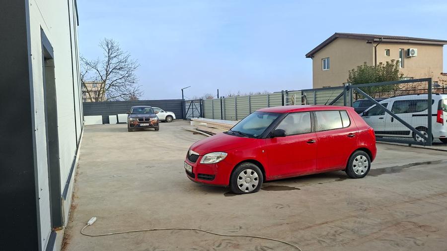 Hala nou construita de 500mp cu curte proprie betonata