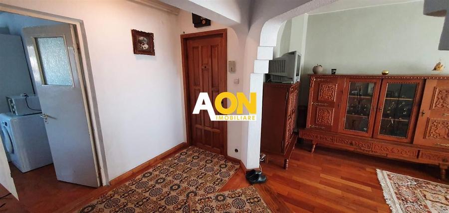 Apartament 4 camere, decomandat, 82 mp, 2 băi, Cetate, Etaj 1