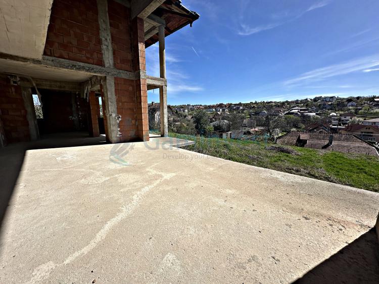 Cladire cu functiuni mixte, pe 3 nivele de vanzare, Oradea, Bihor