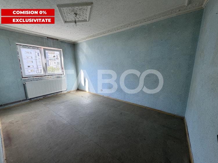 Apartament semidecomandat 4 camere 2 bai etaj 2 zona 1 Decembrie 1918
