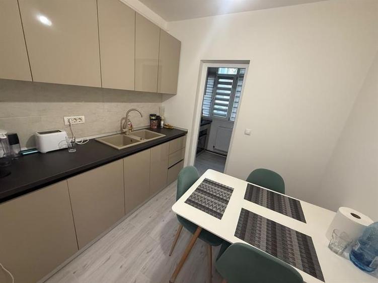 Proprietar-vând apartament cu 3 camere, 70 mp, Craiovita Noua