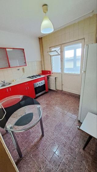1 Mai-Turda, 2 camere de vanzare, 2/8, decomandat, an 1986