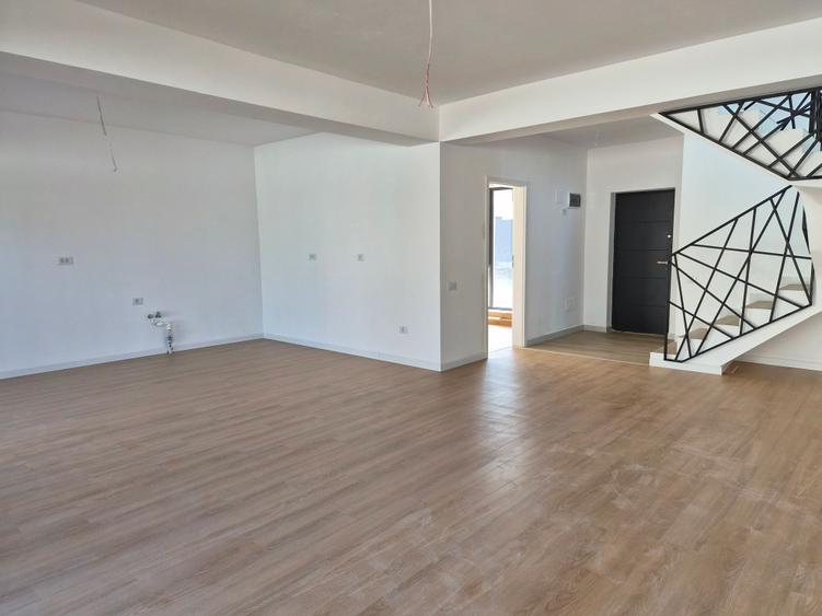 Vila Individuala 5 camere, dormitor parter LA CHEIE!