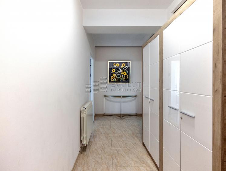 Mamaia Central- apartament 3 camere frontal lac