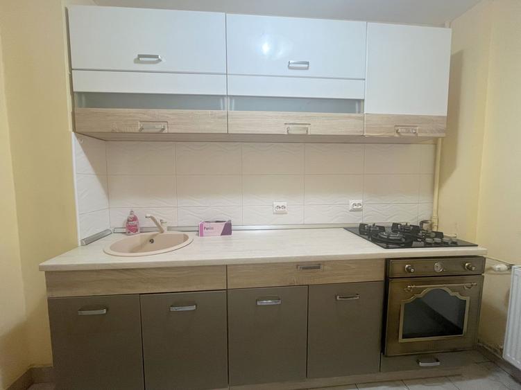 Apartament de închiriat – 3 camere