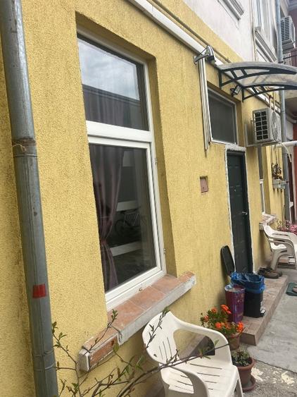 Vand Ap 2 camere, plus 1 camera la demisol Parc Carol