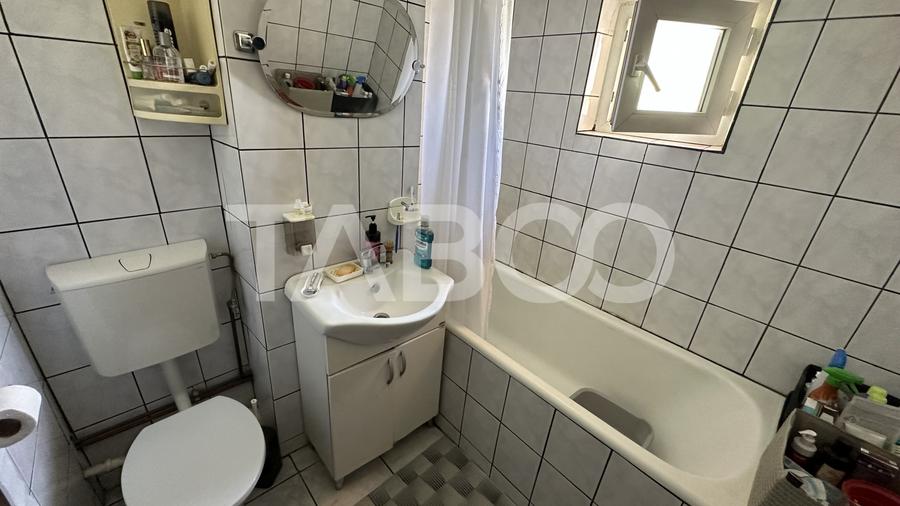 Apartament 4 camere 2 bai bloc cu lift pivnita Mihai Viteazul Sibiu