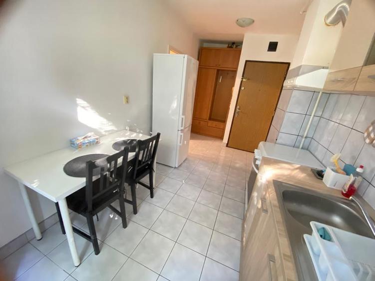3 camere confort 1 etaj 3 zona Medicina CENTRALA PROPRIE