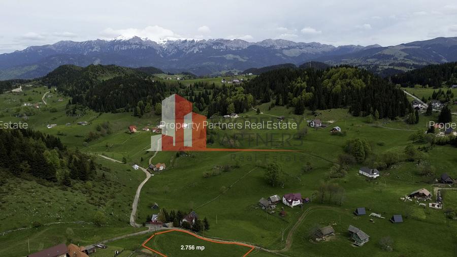 Teren Fundata cu vedere la muntii Bucegi - 5