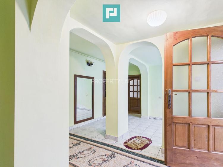 Casă cu 2 corpuri  și 5 camere în Livada - 3