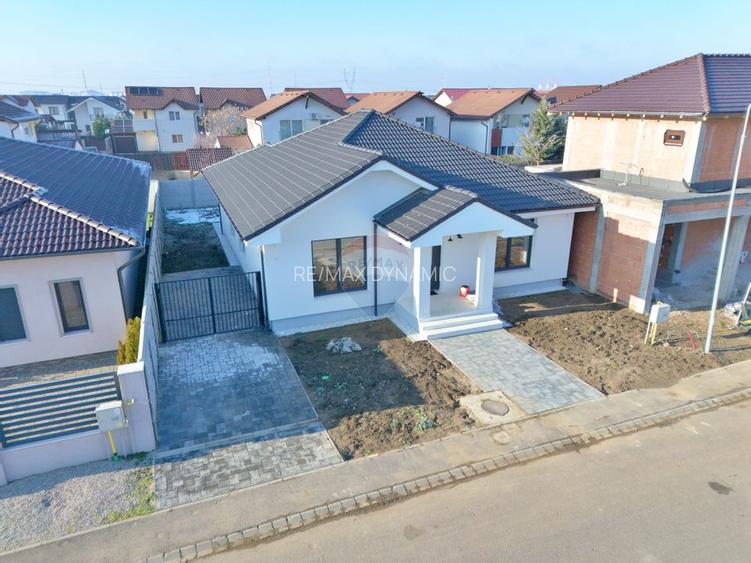 Vilă cu 4 camere de vânzare în Via Carmina - 2