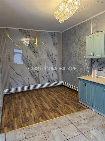 Casa zona centrala, 5 camere,  compusa din doua apartamente, chirpic si caramida - 3