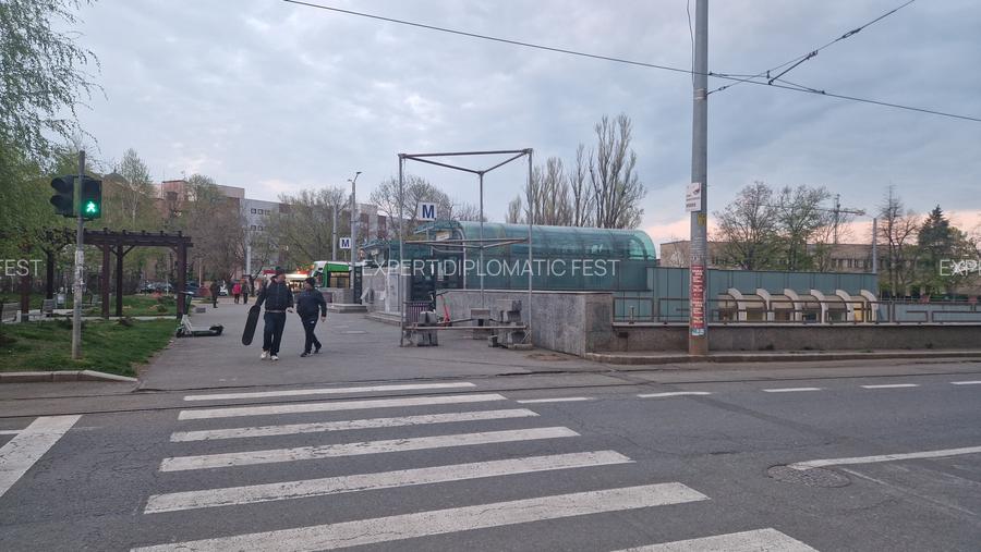 Decebal- Muncii Metrou --  110 mp - 3500 € - 9