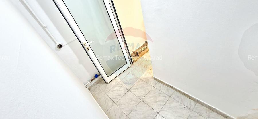 Spațiu comercial–multiple destinații, vitrină stradală,  zona UTA - 15