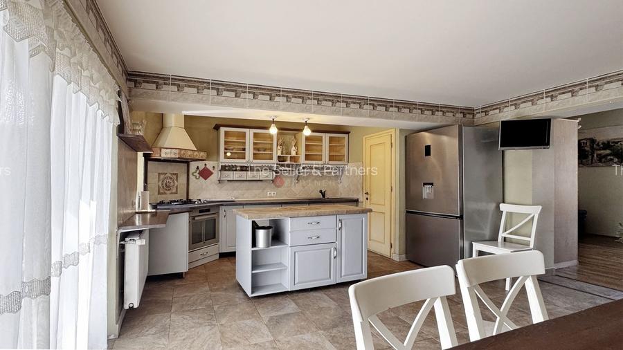 Proprietate cu suprafata generoasa | Zona AFI - 3