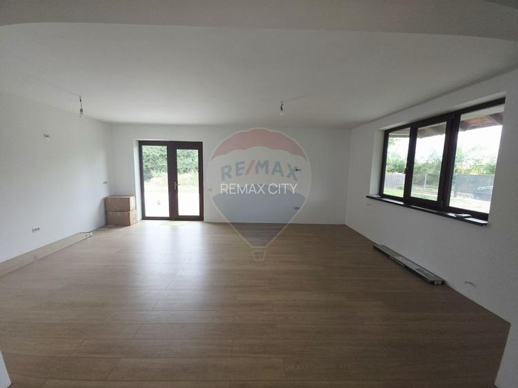 Casă cu livadă și teren generos – Girov - 22