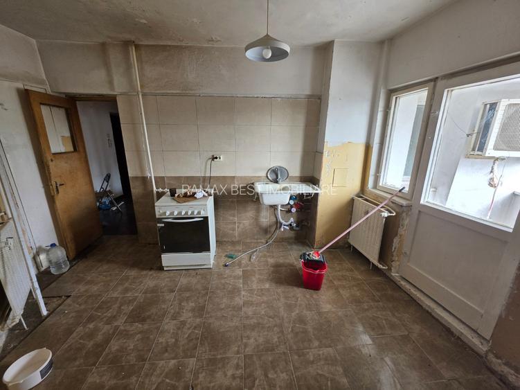 Calea Giulesti, chiar vav stadion, stradal, vedere fata, bloc 1989, 77 mp - 8