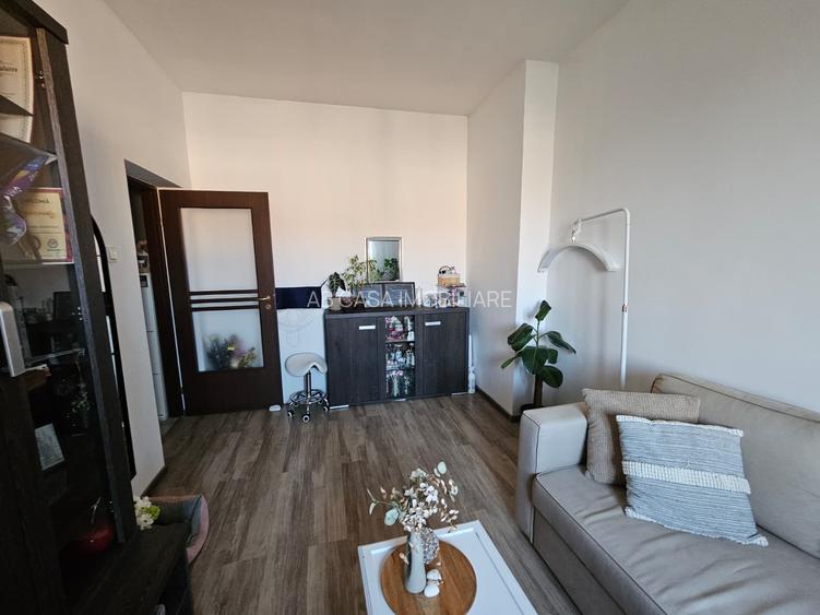 Apartament 2 camere, decomandat, etaj 2 din 2, cu pod, zona Aeroport, comision 0 - 3