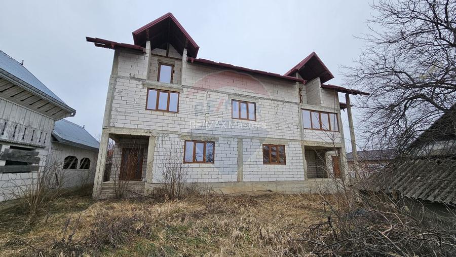 Casă / Vilă cu 12 camere, teren intravilan de 2869mp în Siminicea, SV - 2