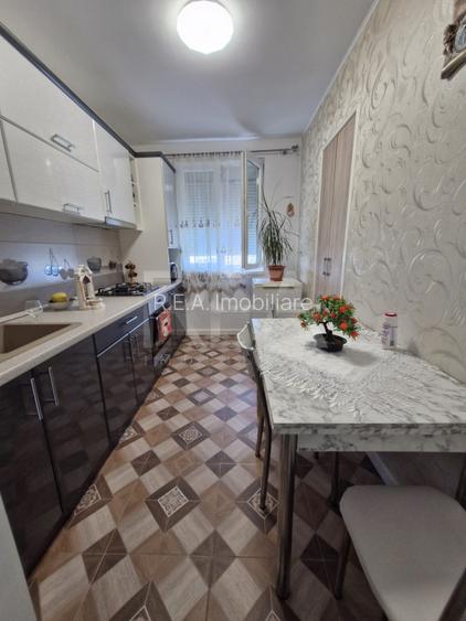 Apartament cu 3 camere foarte aproape de statia de metrou 1 Decembrie 1918 - 9