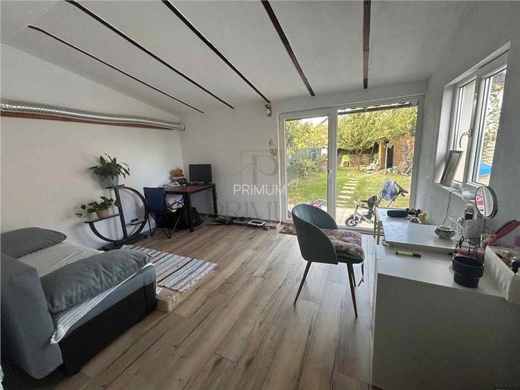 Utvin- partial mobilat si utilat- strada asfaltata- 4 camere - 5