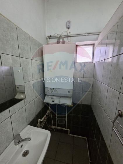 Ansamblu casa de locuit, hala productie ,spatiu de birouri si teren - 7