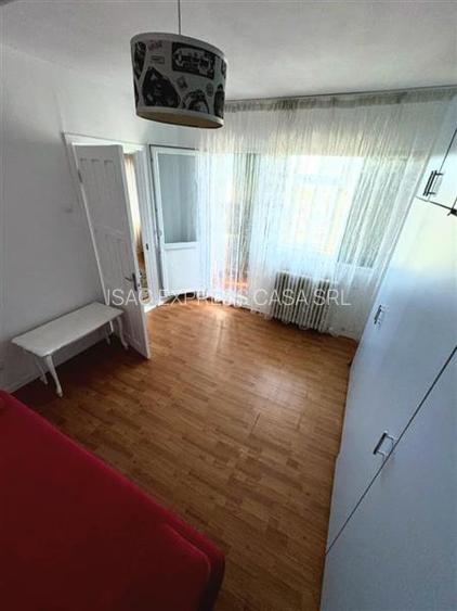 Apartament 2 camere de vanzare - Bld. Primaverii, zona Podu Ros 99.000 euro (neg - 7