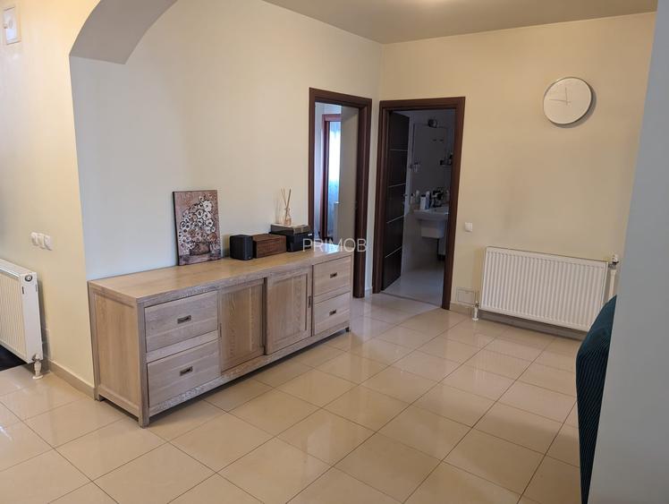 Eleganta si generoasa,robusta,str.linistita,sens unic,curte verde,intimitate,lux - 6