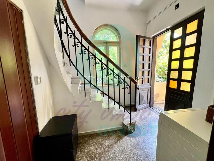 Oportunitate achizitie vila boiereasca 9 camere-Cotroceni- Singura in curte - 2