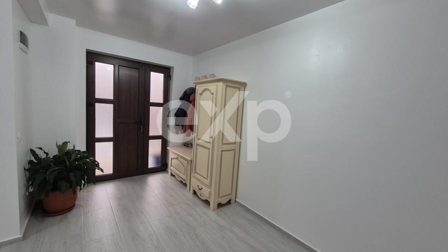 Casă modernă cu încălzire în pardoseală și terasă – gata de mutare