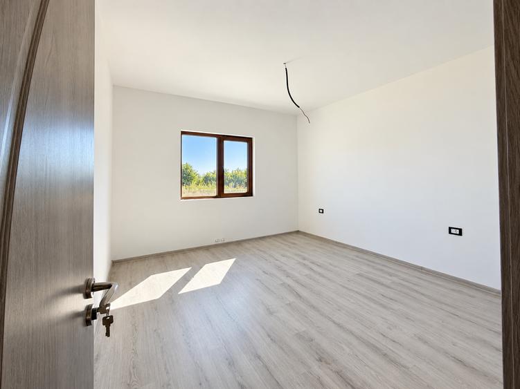 Casă nouă P+M în Lumina | 5 dormitoare | curte și parcare proprie