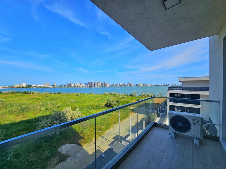 Apartament cu vedere către lac in complex cu piscina privata si sala de fitness