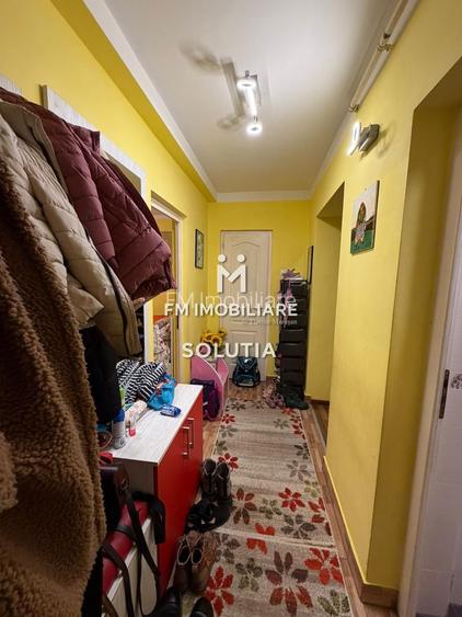 Apartament  3 camere decomandat, etajul 2 -zona Casa de Pensii - 13