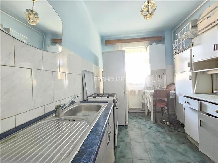 Buhusi - 3 camere  - etaj 3 - 6