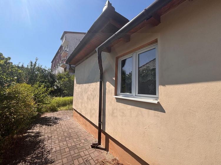Casa singur in curte 335 mp teren si acces auto in zona Promenada Mall