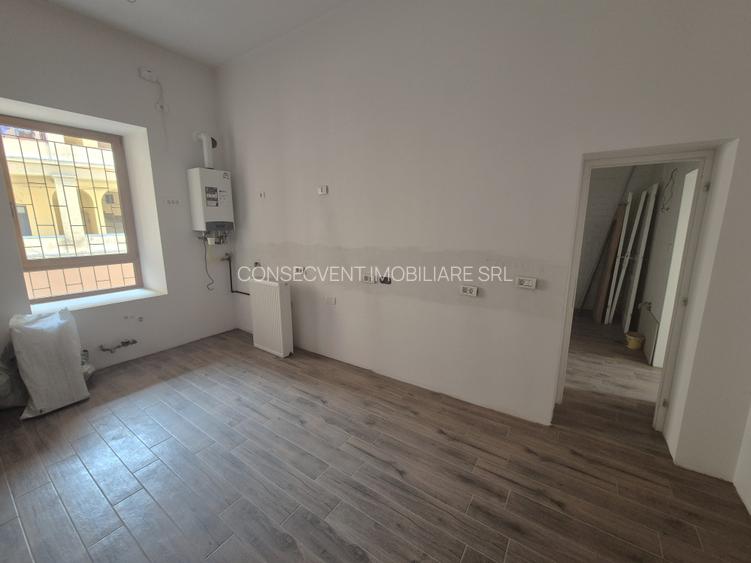 Apartament ultracentral, renovat integral, Arad, comision 0 - 9