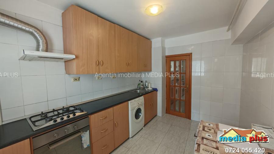 Apartament 2 camere decomandat, Micro 21, etaj 6/8, balcon generos, 56 mp - 2