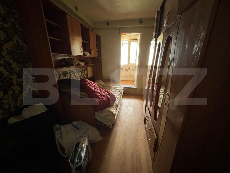 Cameră de cămin cu balcon, etaj 1, 12 mp, zona Nicolina
