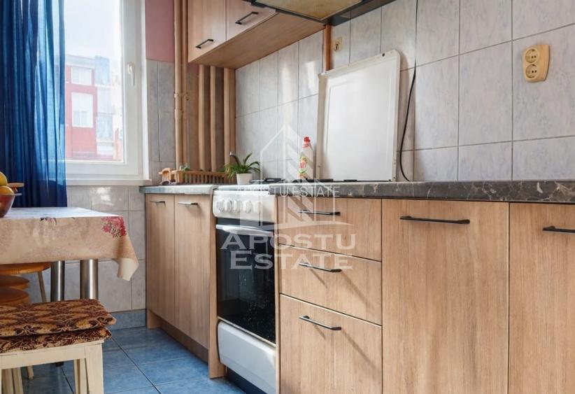 Apartament 2 camere ,zona Boul Rosu ,confort 1 - 2