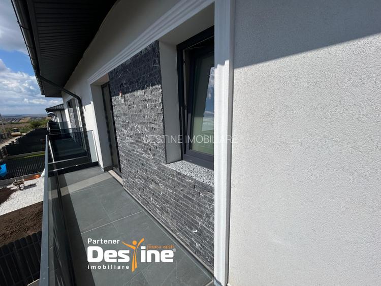 Casa tip DUPLEX - Loc de parcare si terasa  Toate utilitatile - Drum asfaltat - 13