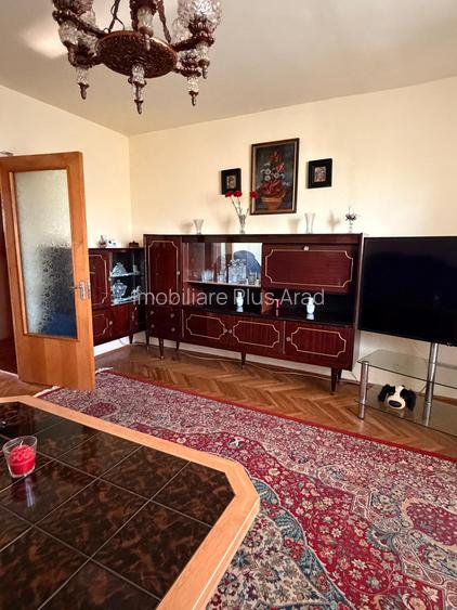 Vand ap 4 camere la pret de 3 camere -zona Micalaca-Miorita - 2
