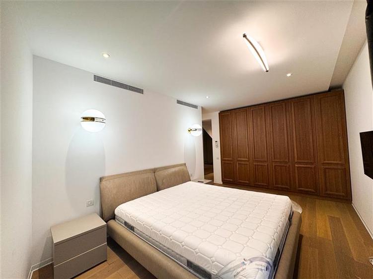 Apartament tip Duplex cu 4 camere de inchiriat One Charles de Gaulle