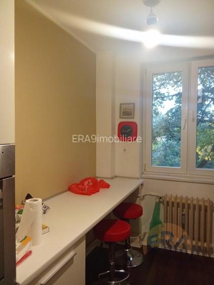 Apartament 4 camere,Bloc reabilitat ,Decebal, Str. Splaiul Crisanei - 9