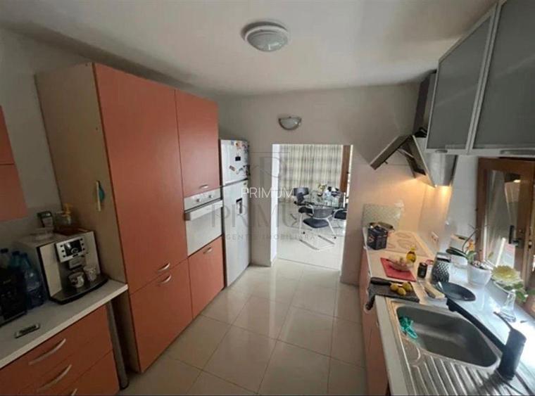 Triplex - Zona Torontalului - 3 Dormitoare - 2 Dressing-uri - Garaj - Curte spat - 4