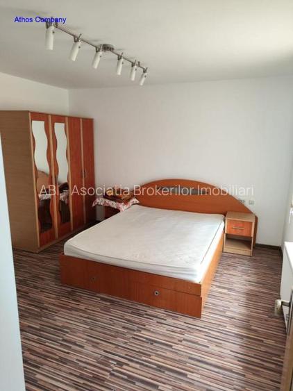 Garsoniera la curte in Regie - 2